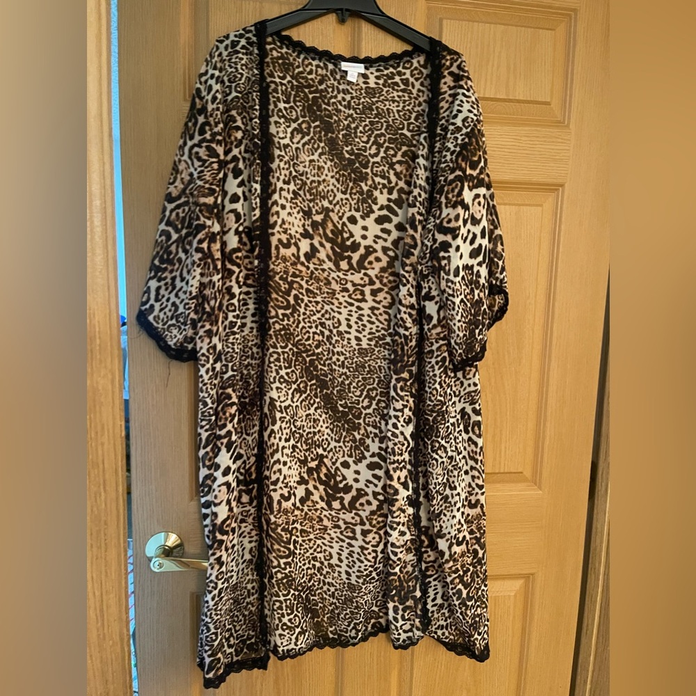 Lularoe leopard print Chloe style duster